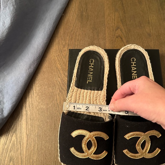 Chanel Women’s slides size 40 in black and gold - Picture 10 of 10